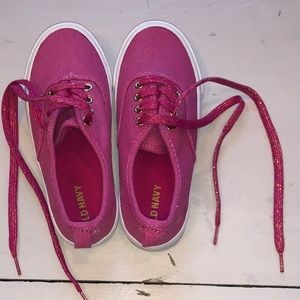 NWOT Pink girls sneaker.